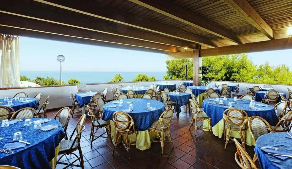 Hotel Villaggio Costa Ripa Rodi Garganico Extérieur photo