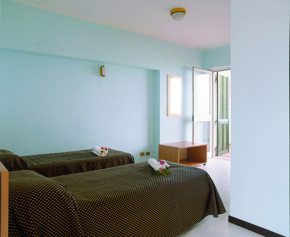 Hotel Villaggio Costa Ripa Rodi Garganico Extérieur photo
